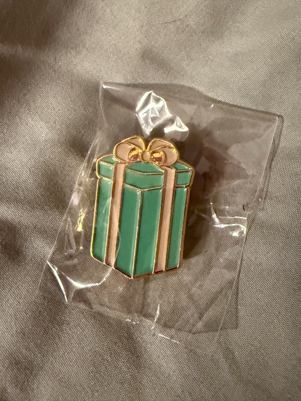 Gift Box Enamel Lapel Pin Gold Tone Cute Gift Present Brooch